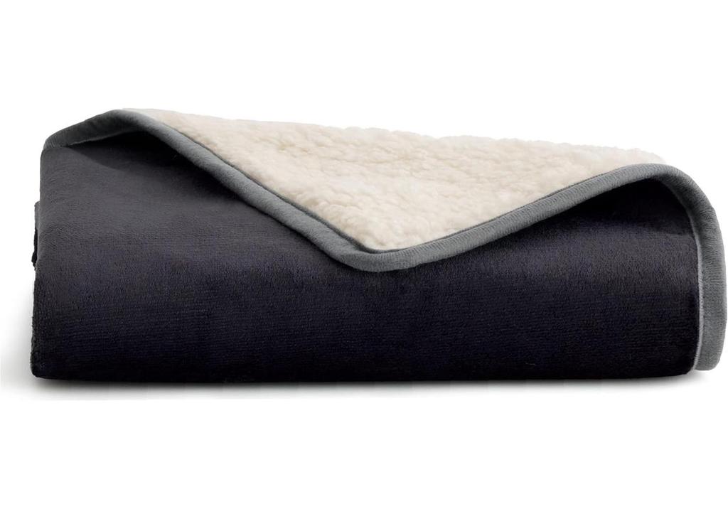 Top-Rated Waterproof Flannel Sherpa Pet Blanket - Thickened, All-Season Comfort for Dogs and Cats
