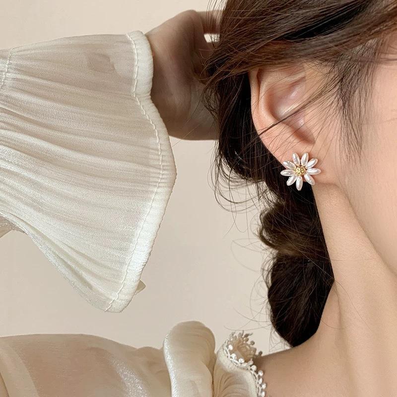 Pearl Earrings Women's High-end Earrings Ear Jewelry High-end Stud Earrings Niche Design Light Luxury