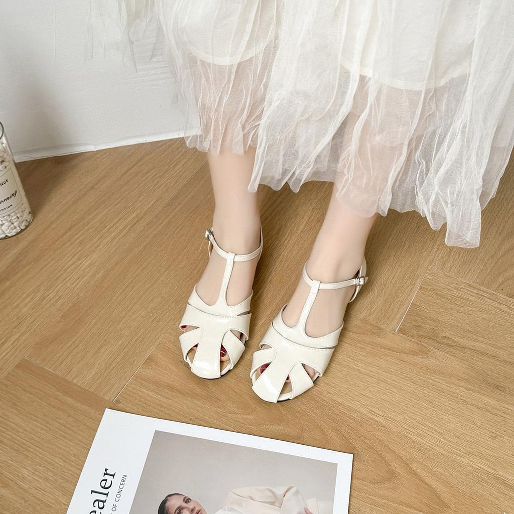 Flat-soled sandals women's summer new bag head hollow sandals T-button woven shoes