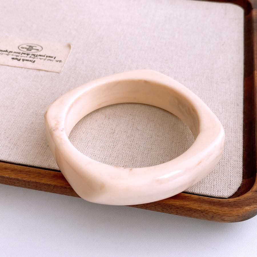 European and American Beige Irregular Geometric Resin Bracelet Light Luxury Temperament Bracelet Retro Exaggerated Jewelry Women
