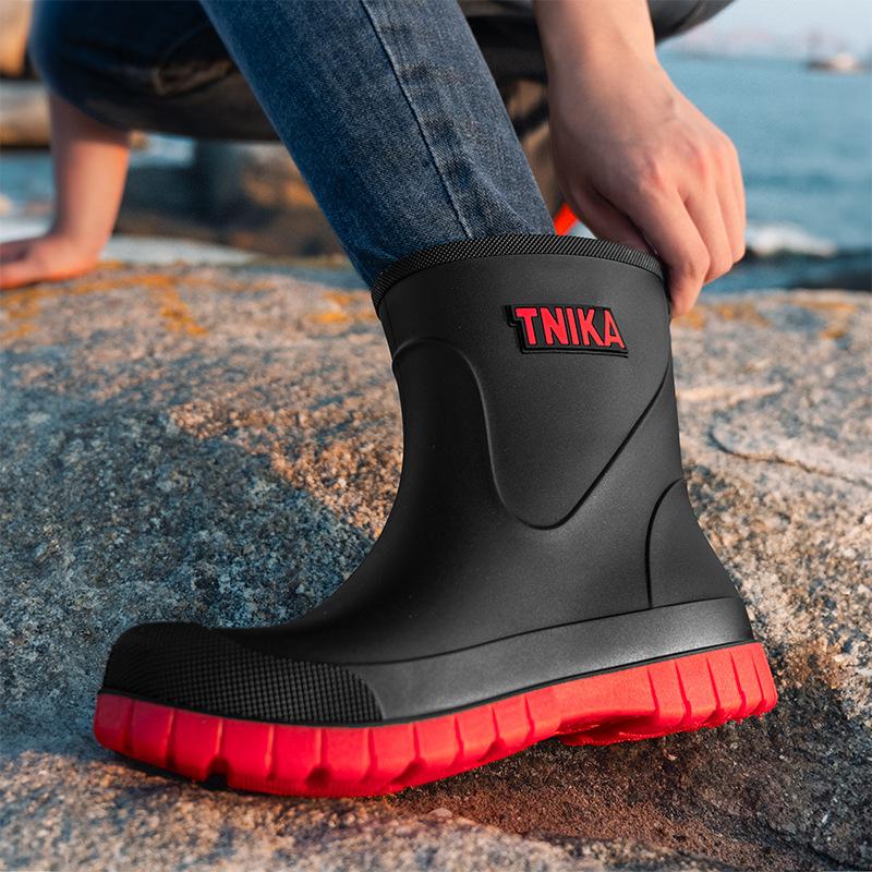 Men's medium rain boots tide and rainy day travel wading shoe bundle waterproof men's rain shoes non-slip rubber shoes thermal cover shoes