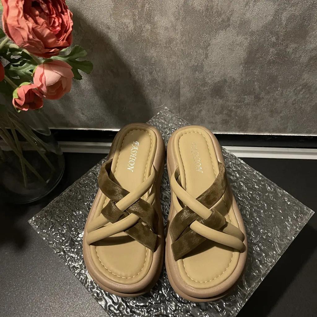 Platform Slippers Women's Summer Wear 2025 New Versatile Fashion with Skirts Lazy Word Beach Outing Sandals