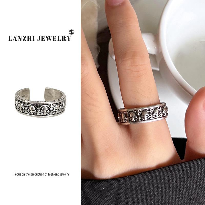 Silberner Totenkopfring: Stilvoller, langlebiger und einzigartiger Schmuck im offenen Stil für Frauen