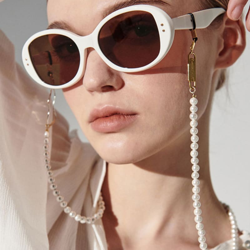 SPRING STRINGS ONCE UPEARL CHAIN