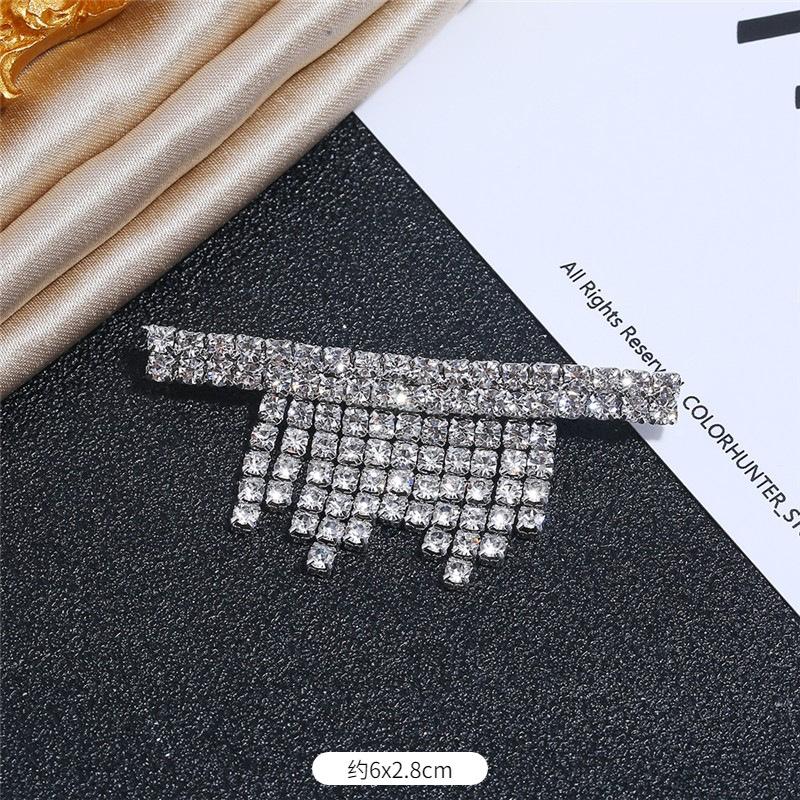 Europäische und koreanische Luxus-Persönlichkeit Flash Diamant Fransen Brosche Temperament vielseitig Perlen Corsage Reihe Diamant Anstecknadel Anzug Strickjacke Accessoires