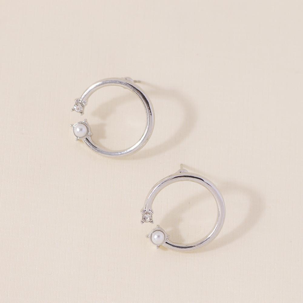 Elegant Pearl Alloy Stud Earrings Womens Geometric Design Modern Fashion
