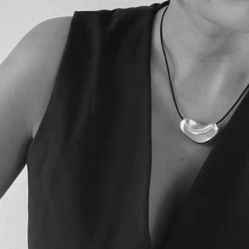 Elegant Heart Pendant Leather Necklace - Minimalist Style for Women