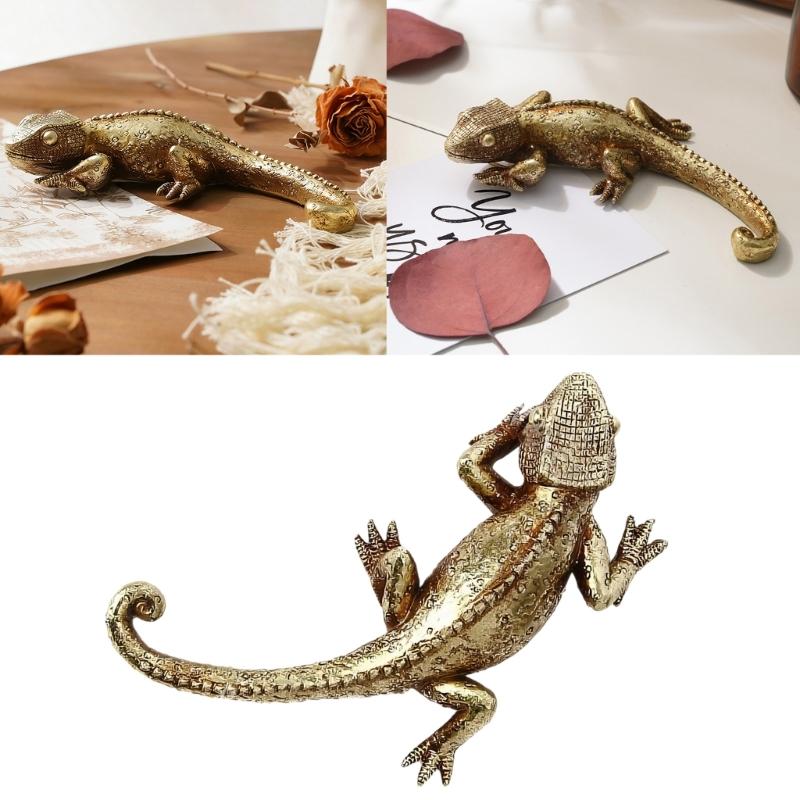 Lizard Wall Art Hook for Home Decoration with Detailed Carving and Realistic for Living Room or Bathroom.