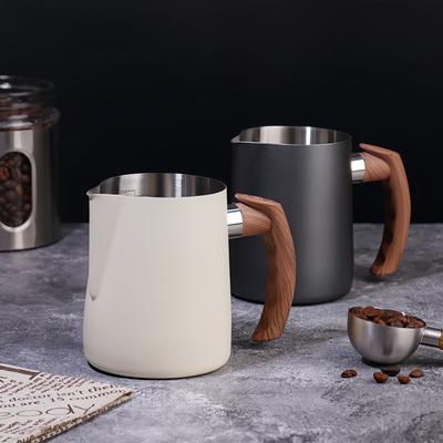 Kaffemjölkskumningskanna Mätkanna Precisionsskala 304 Rostfritt Stål Träådringshandtag Mätkopp Högkvalitativa Kafferedskap