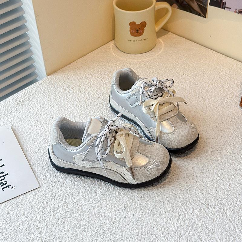 Girls' Shoes2026Spring new children's sports shoes, soft-soled, lightweight, with Velcro straps, for older boys, sneakers