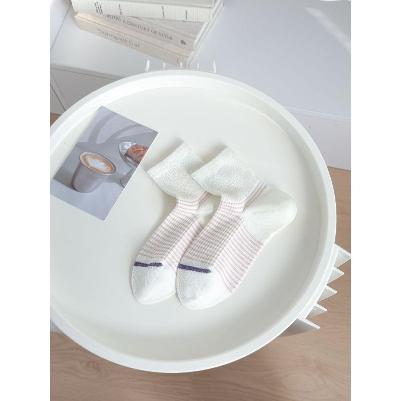 

Mid-calf Socks, Women s Stockings, Right-angle Stockings, Vertical Stripe Pattern, Simple and Versatile Matching Socks 1 pair