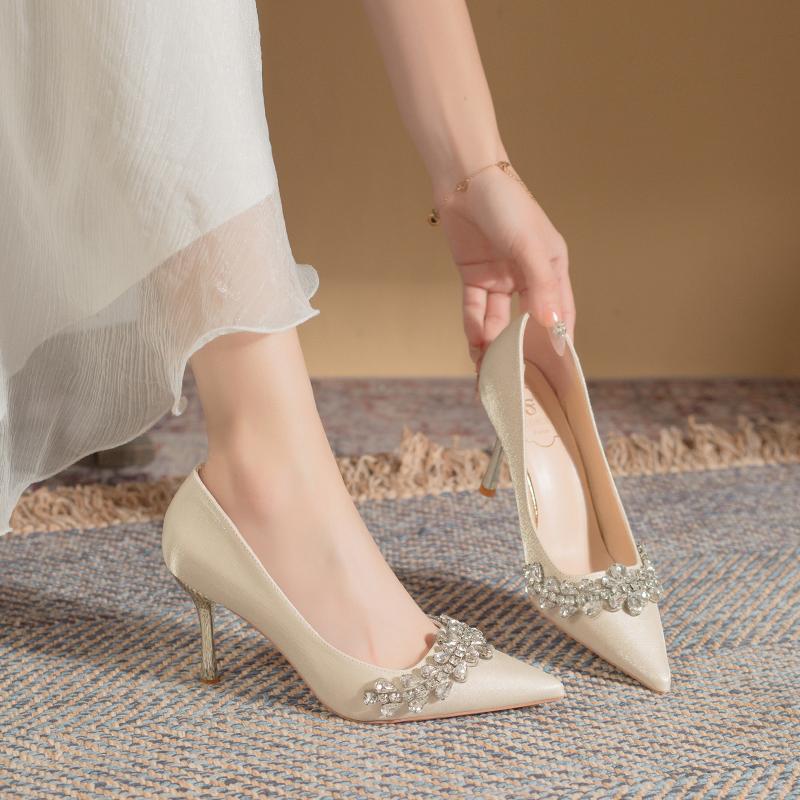 Fashion Wedding Shoes Women's 2025 Main Wedding Dress Champagne  High Heels Burgundy Xiuhe Bridal Shoes Mid Heel  Single Shoes