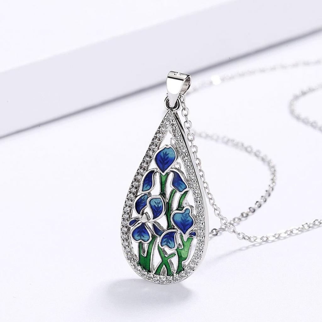 Ladies' Exquisite Floral Pendant Necklace, Embellished with Synthetic Zircon, Suitable for Daily Wear and Holiday Gift Giving