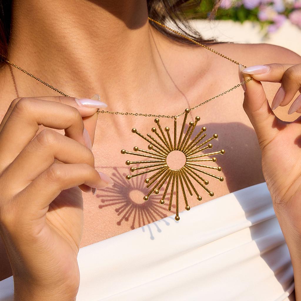 Design vacation style 18K gold sun hollow pendant necklace jewelry