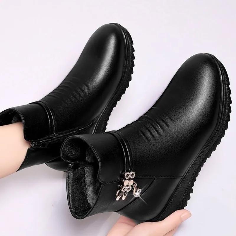 Winter Women's Boots 2025 New Plush Warm Ankle Boots Waterproof Black Mom Wool Snow Boots Platform Side Zipper Cotton Shoes