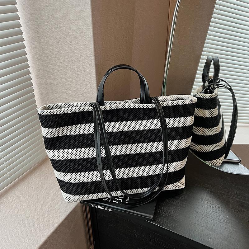 

Модная сумка-тоут большой вместимости для поездок на работу, женская новая полосатая сумка через плечо, повседневная портативная сумка-тоут контрастных цветов чёрный