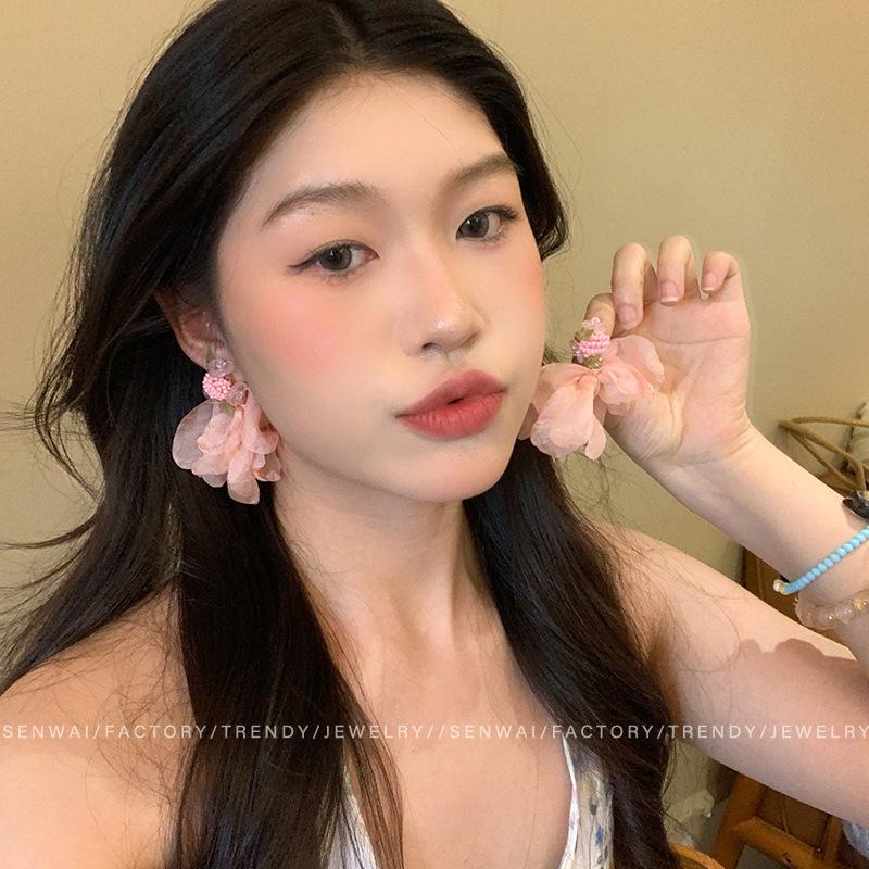 Super Fairy Pink Mesh Flower Earrings for Women, Suitable for Summer Stud Earrings, Atmosphere, Vacation Style, Sweet and Gentle Earrings