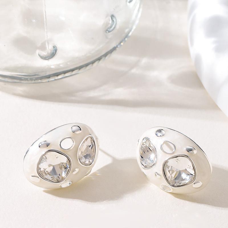

Fashion exaggerated personality diamond-encrusted zircon drip geometric stud earrings light luxury high-end earrings белый