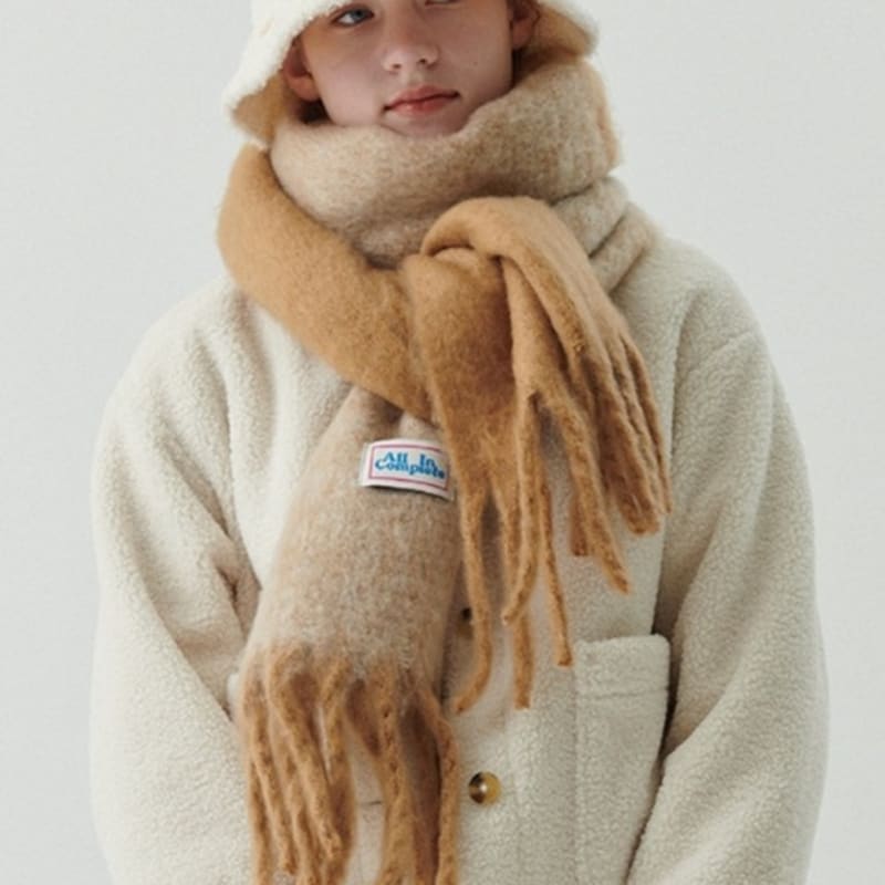 

ALLINCOMPLETE Half&Half Chunky Muffler (4 Colors) Light Blue & Cobalt Blue (half)