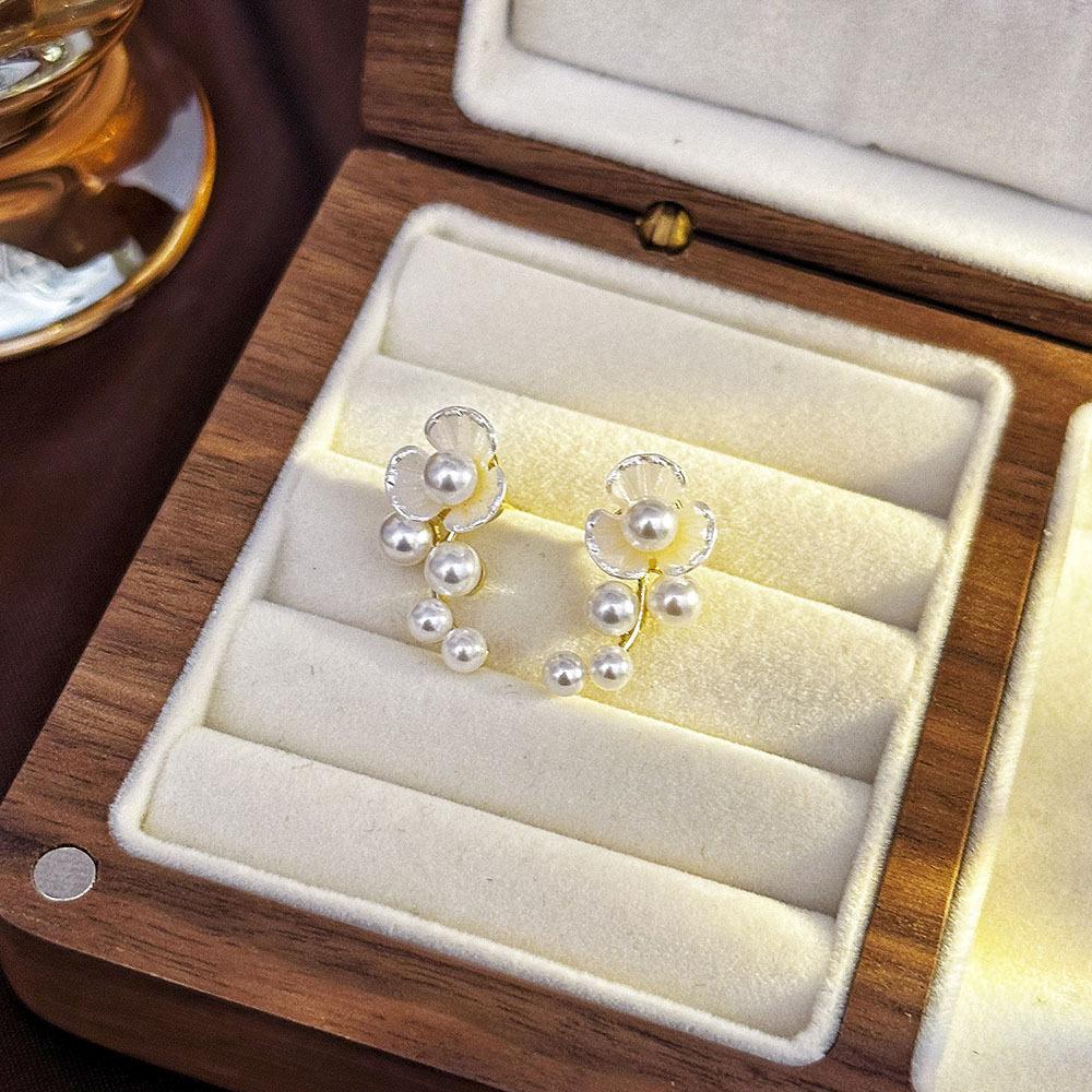 Light Luxury Exquisite Micro-inlaid Zircon Flower Earrings Elegant High-end Pearl Stud Earrings Niche Design Temperament Earrings