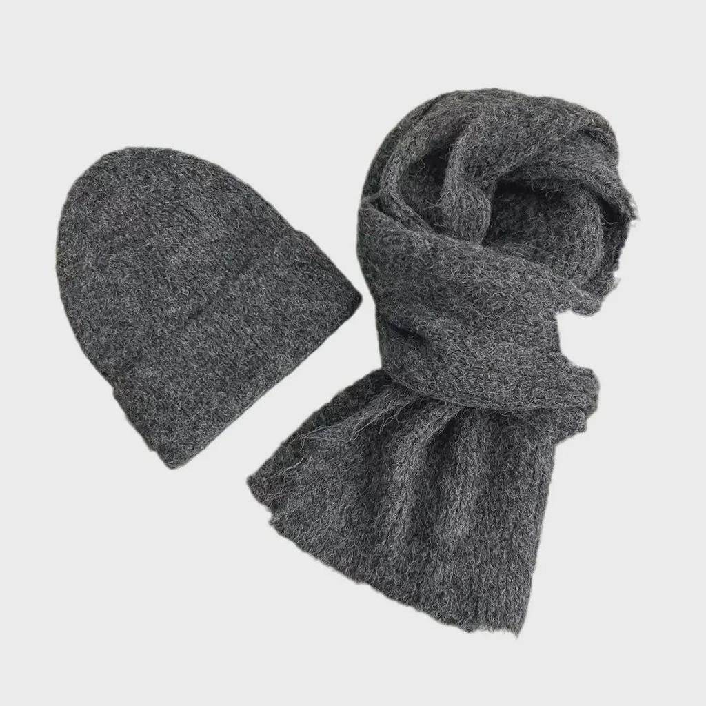 Red Wool Scarf and Hat Set: Cozy Knit for Autumn & Winter