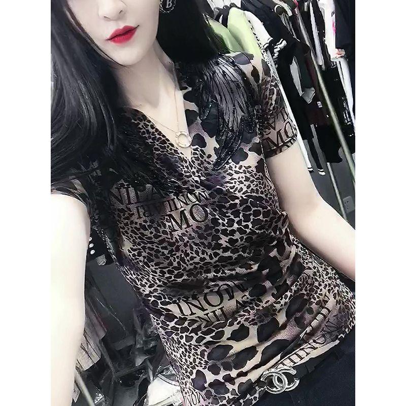 

Модная футболка с V-образным вырезом, нишевый стиль, леопардовый принт, сетка, облегающая, с коротким рукавом As Shown in Pictures S