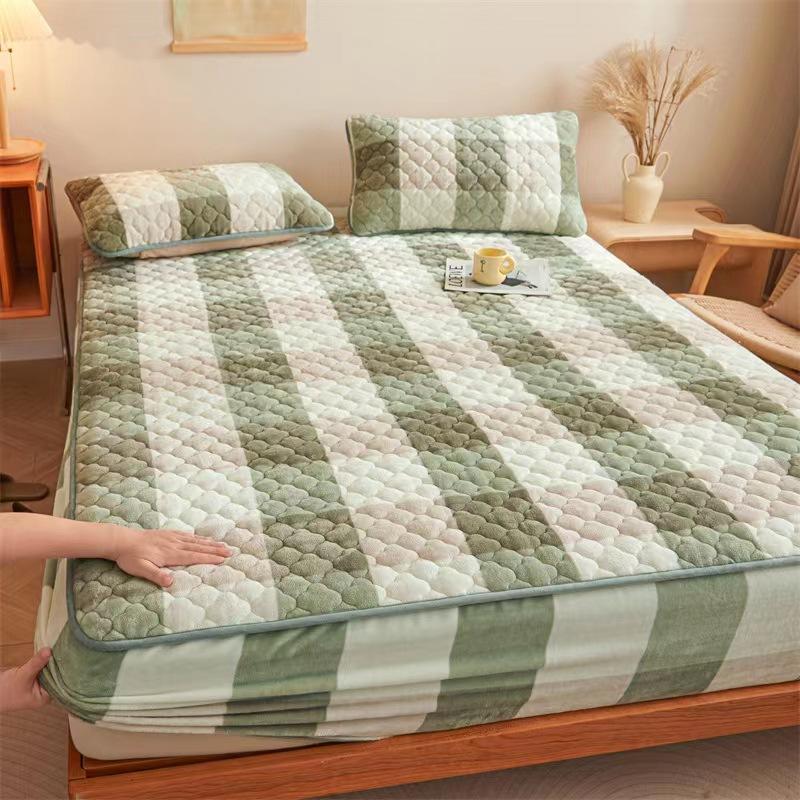 Mother-and-baby Milk Velvet Padded Bedspread with Cotton Padded Single and Double Simmons Bedspread Mattress Protective Cover