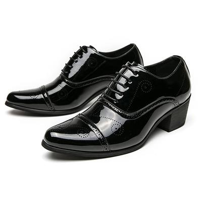 Scarpe rétro a punta in pelle con rialzo esterno scarpe cubane stile britannico scarpe business casual incise tacco alto