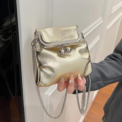 1 Stück einfarbige Ketten-Schultertasche für Damen, vielseitige Umhängetasche, modische kleine quadratische Klapptasche mit Clipverschluss, Clutch-Geldbörse