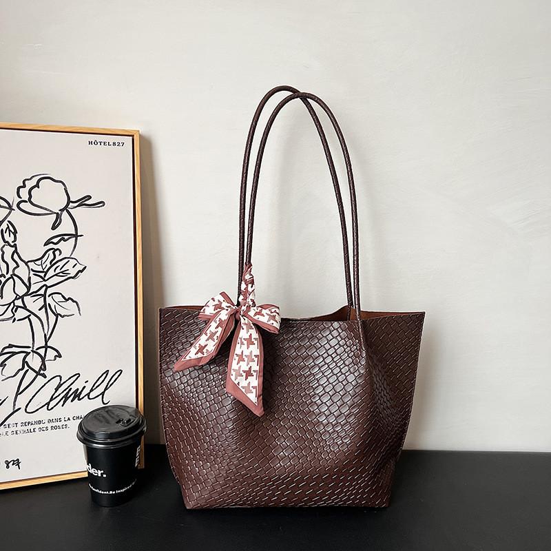 Classy Everyday Tote Bag For Women In Fashionable Colors Designed For Commuting And Casual Use