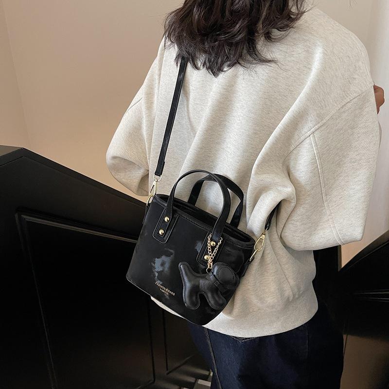 Fashion women's bag 2025 new messenger bag bucket bag niche design high sense versatile shoulder handbag