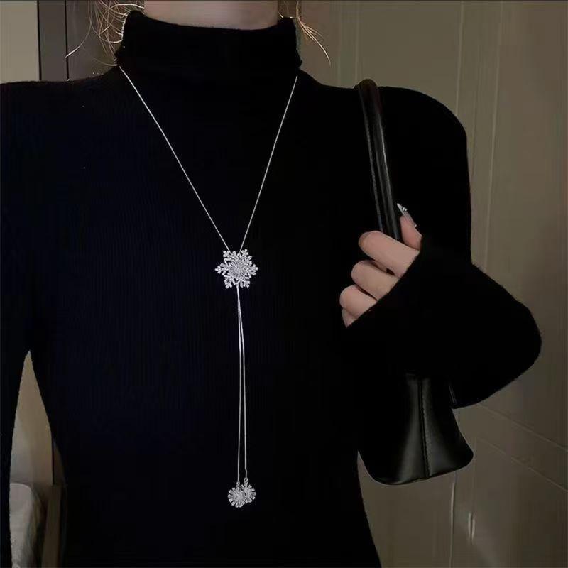 Snowflake Necklace Rotating Rhinestone Tassel Necklace Snow Flower Adjustable Long Sweater Chain For Women Jewelry