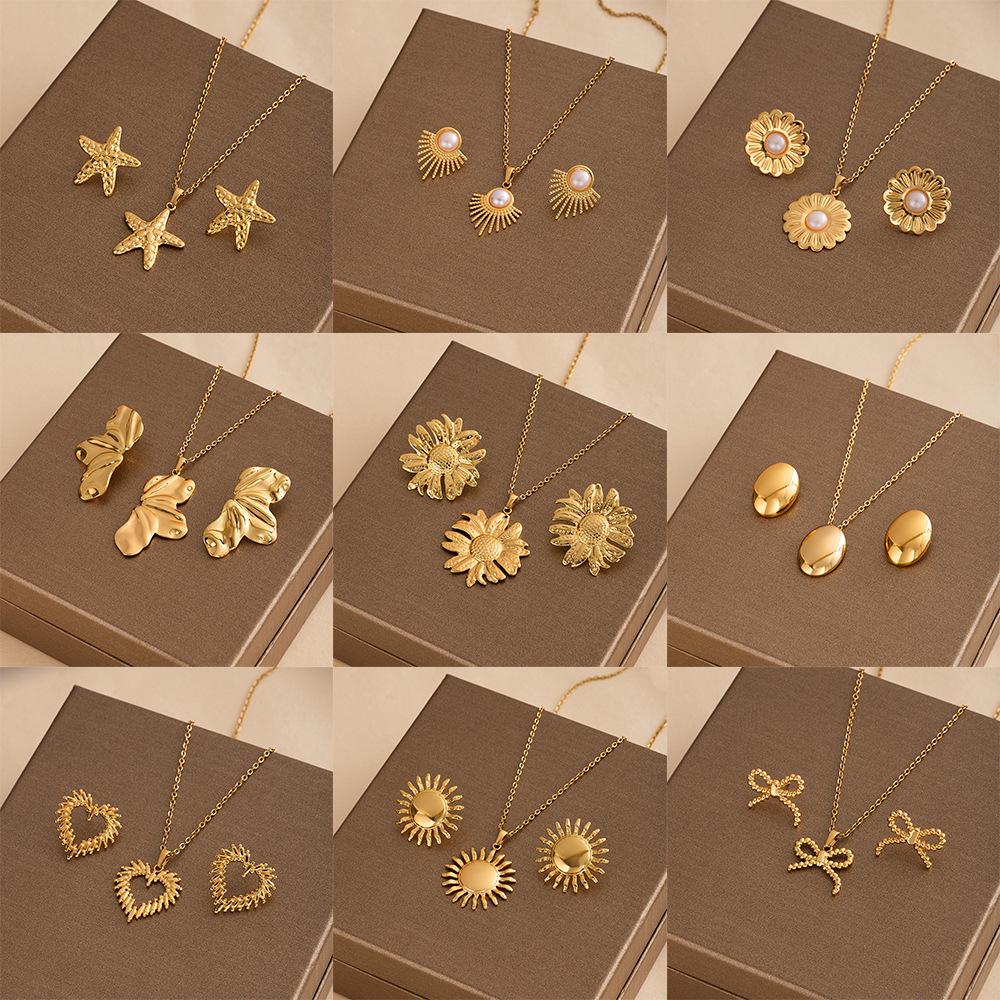 Geometric Star Earring & Necklace Set: French Retro Light Luxury Style