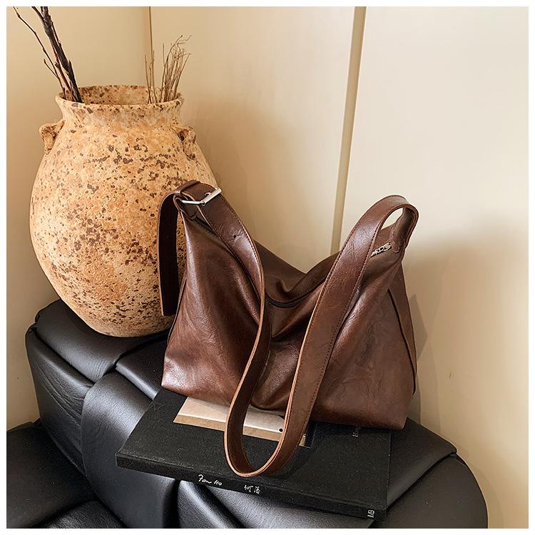Bag Women's Casual New Retro Large-capacity Commuting Large Bag Casual One-shoulder Messenger Tote Bag Autumn and Winter
