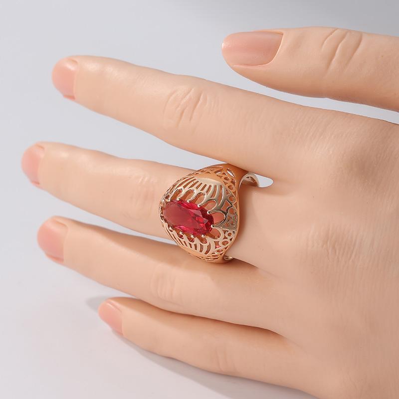 Vintage Inlay Roter Zirkonia Damenring Trendige Goldfarbe Handgeschnitzte Geometrie Tägliches Tragen Party Schmuck Jubiläumsgeschenk