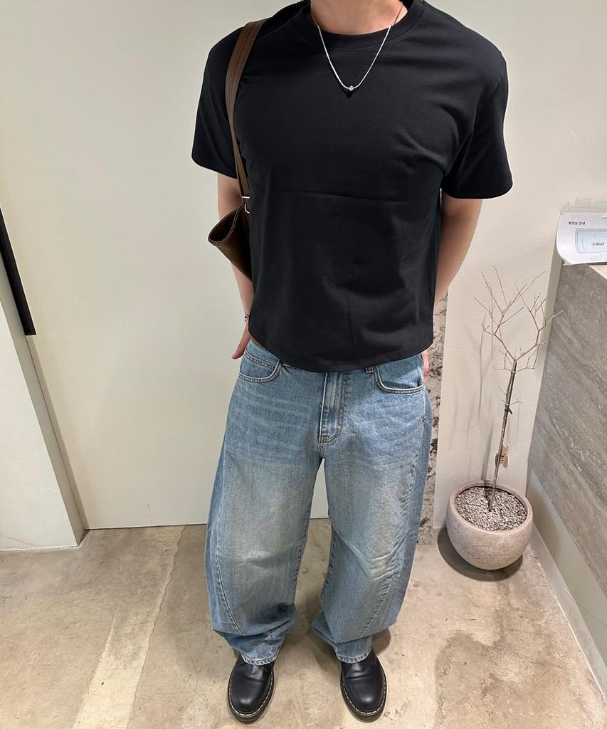BASEMOMENT Bio Cotton Crop T-Shirt Black