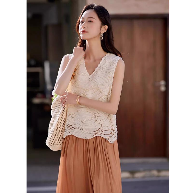La Chapelle High-End Embroidered Sleeveless Chiffon Top