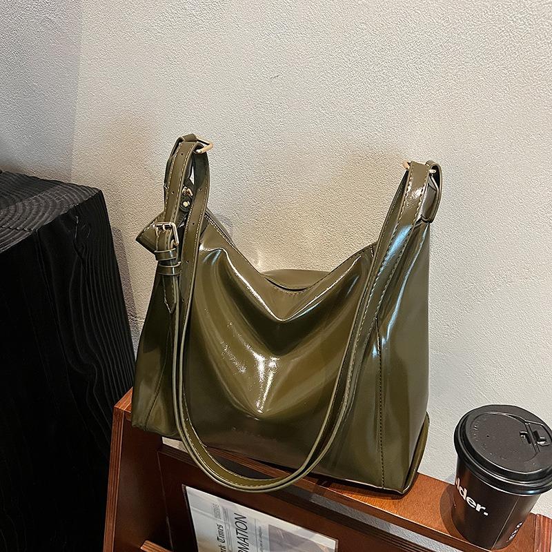 Retro Large-capacity Bag Women's Autumn and Winter New Versatile Casual Shoulder Messenger Bag Commuter Tote Bag