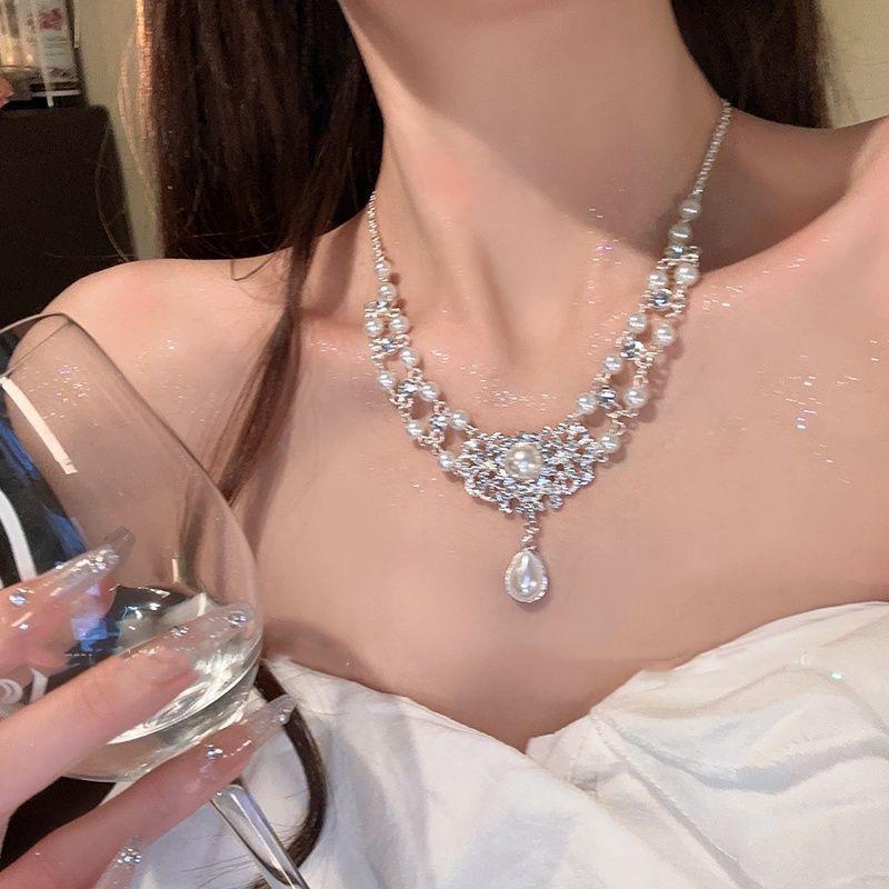 Retro Rhinestone Water Drop Tassel Pearl Necklace – Elegant Clavicle Chain Fashion Jewelry for Women