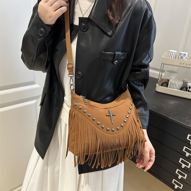 Fashion Rivet Tassel Punk Bag Women's New Autumn Popular Versatile One Shoulder Crossbody Underarm Bag