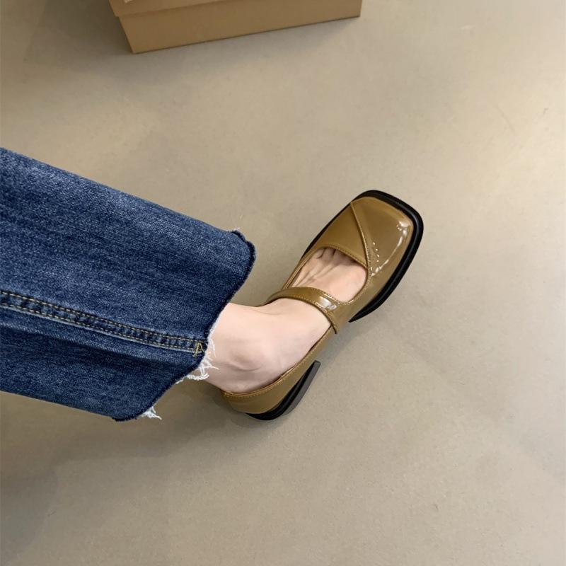 2025 spring and autumn new French evening breeze square head shallow mouth single shoes gentle fairy thick heel Mary Jane small leather shoes