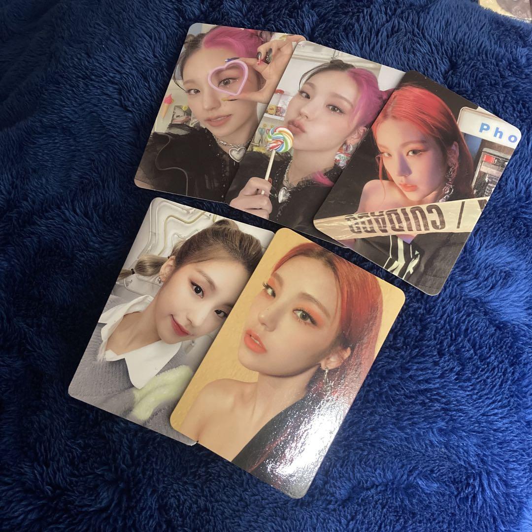 

[Б/У] ITZY Йеджи