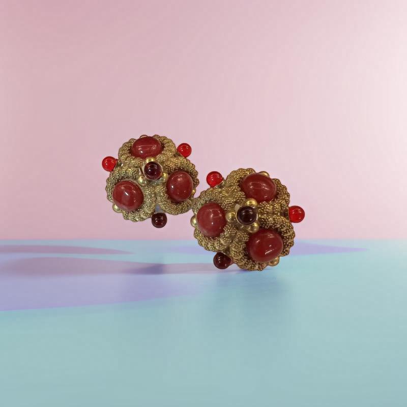 

Court Style Lace-Inlaid Natural Stone Stud Earrings: Elegant Women s Jewelry Accessory.