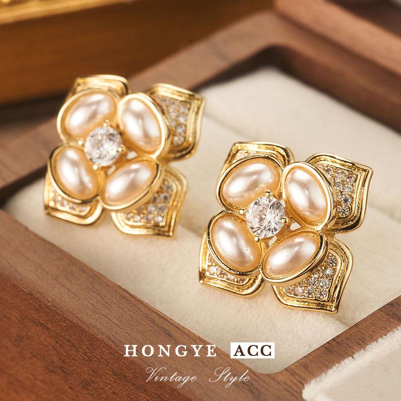 

2023 Retro 14K Gold-Plated Zircon Stud Earrings with Pearls 14k