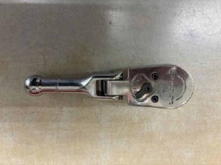 

Snap-on Tools USA Короткая трещотка 3/8 с гибкой головкой, хромированная FK831 Б/У