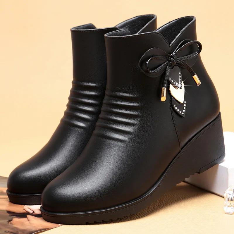 Damen Stiefeletten Winter Bequeme Warme Baumwollschuhe Weiches Leder Plüsch Samt Plateau Keilabsatz Rutschfest Kurze Stiefel für Mama