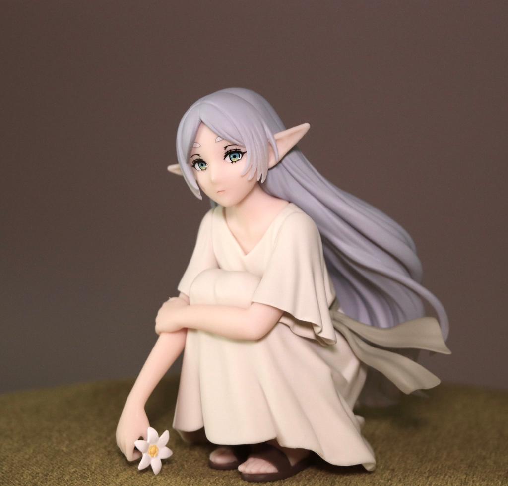 12CM Anime Sousou No Frieren Frieren Figure Past Desktop Decorate Anime Model Toy Gift Aciton Figure Collect 1/7 PVC