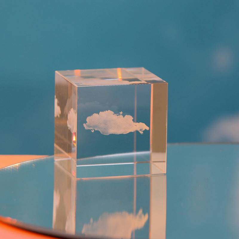 3D Engraved Crystal Cube Cloud Heart Whale Pattern Transparent Square Crystal Ornament For Desktop Home Decoration Gifts