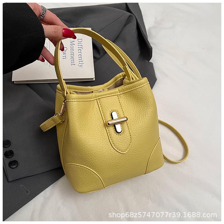 2025 new one-shoulder crossbody women's bag, versatile large-capacity casual foreign style hand-held commuter bag, bucket bag, tote bag