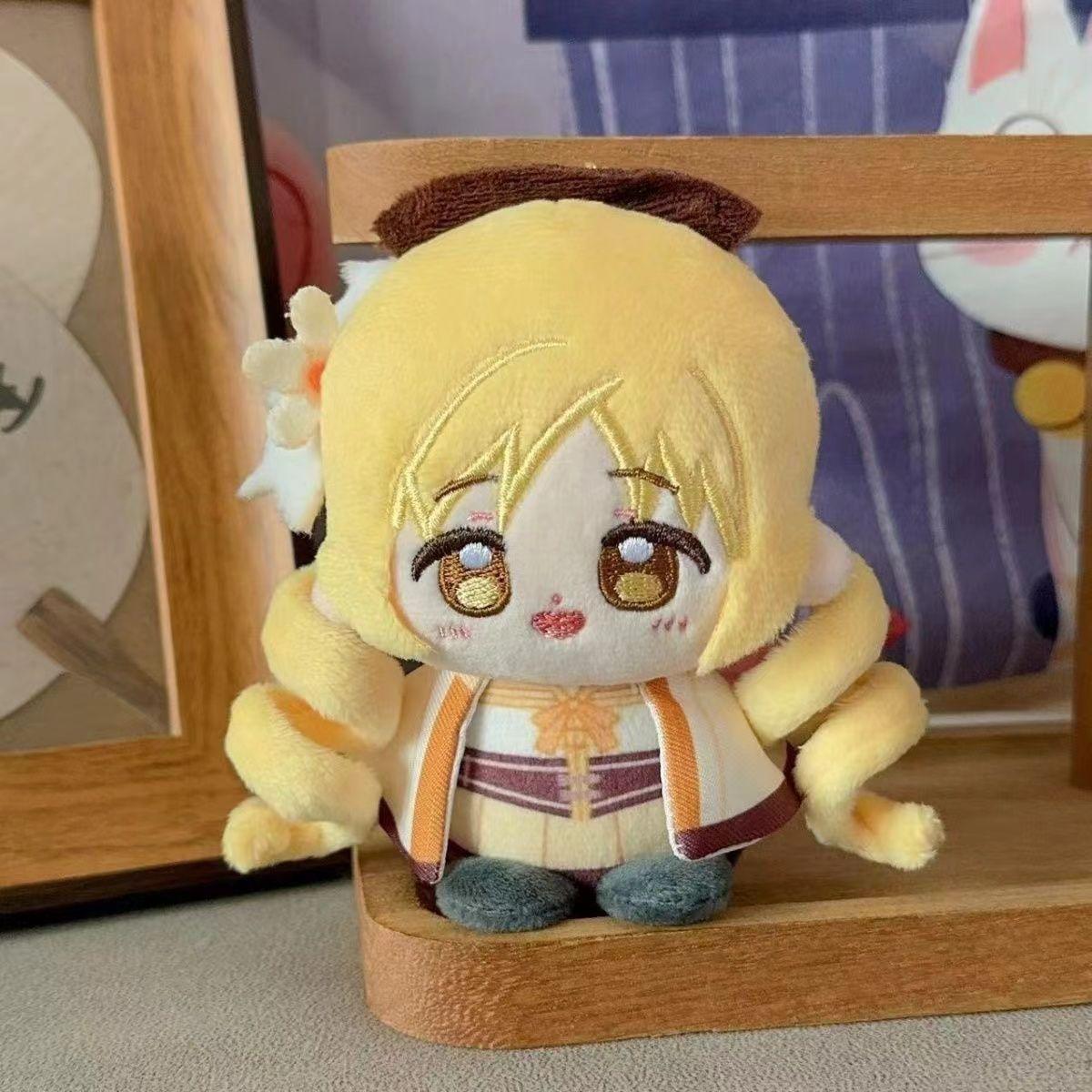 Puella Magi Madoka Magica Mami Tomoe Leuke Figuur Pluche Gevulde Katoenen Pop Rugzak Hanger Jongen Meisje Speelgoed Sleutelhanger Cadeau 12CM